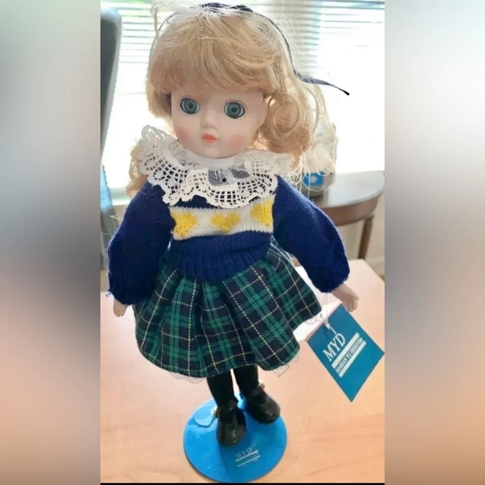 New vintage Dolls Marian Yu Designs 1987 Hierloom porcelain original box